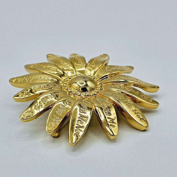 Daisy Flower Brooch Large Loves Me Loves Me Not Script Writing Floral Pin - Picture 3 of 9